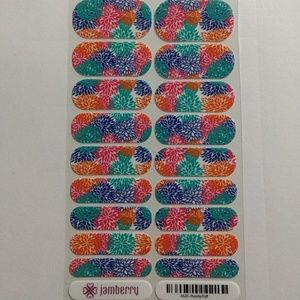 Jamberry Punchy Puff nail wraps